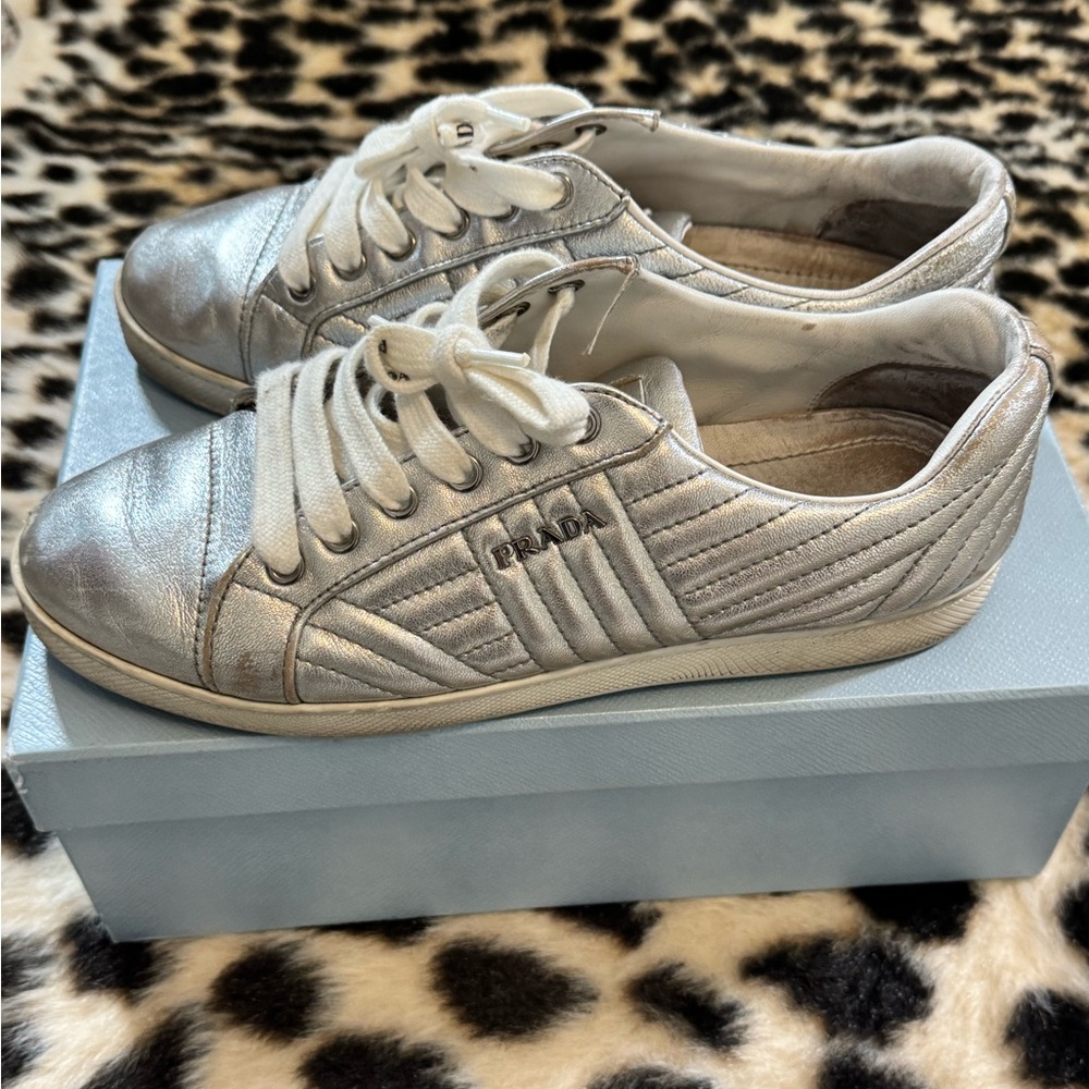 Prada Diagramme Quilted Low Top Sneakers Metallic Silver Leather Size 38.5 - Picture 4 of 5